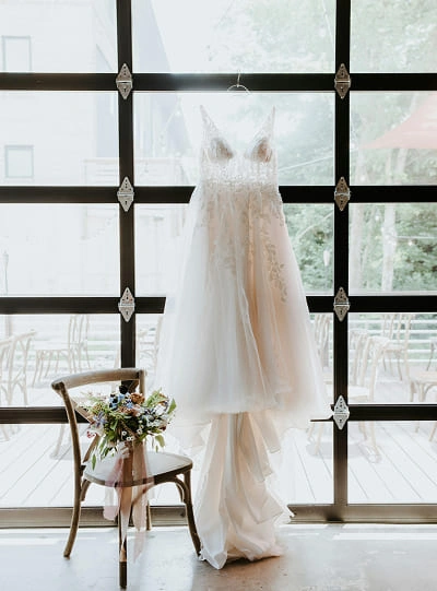 robe de mariée Robe de mariée suspendue